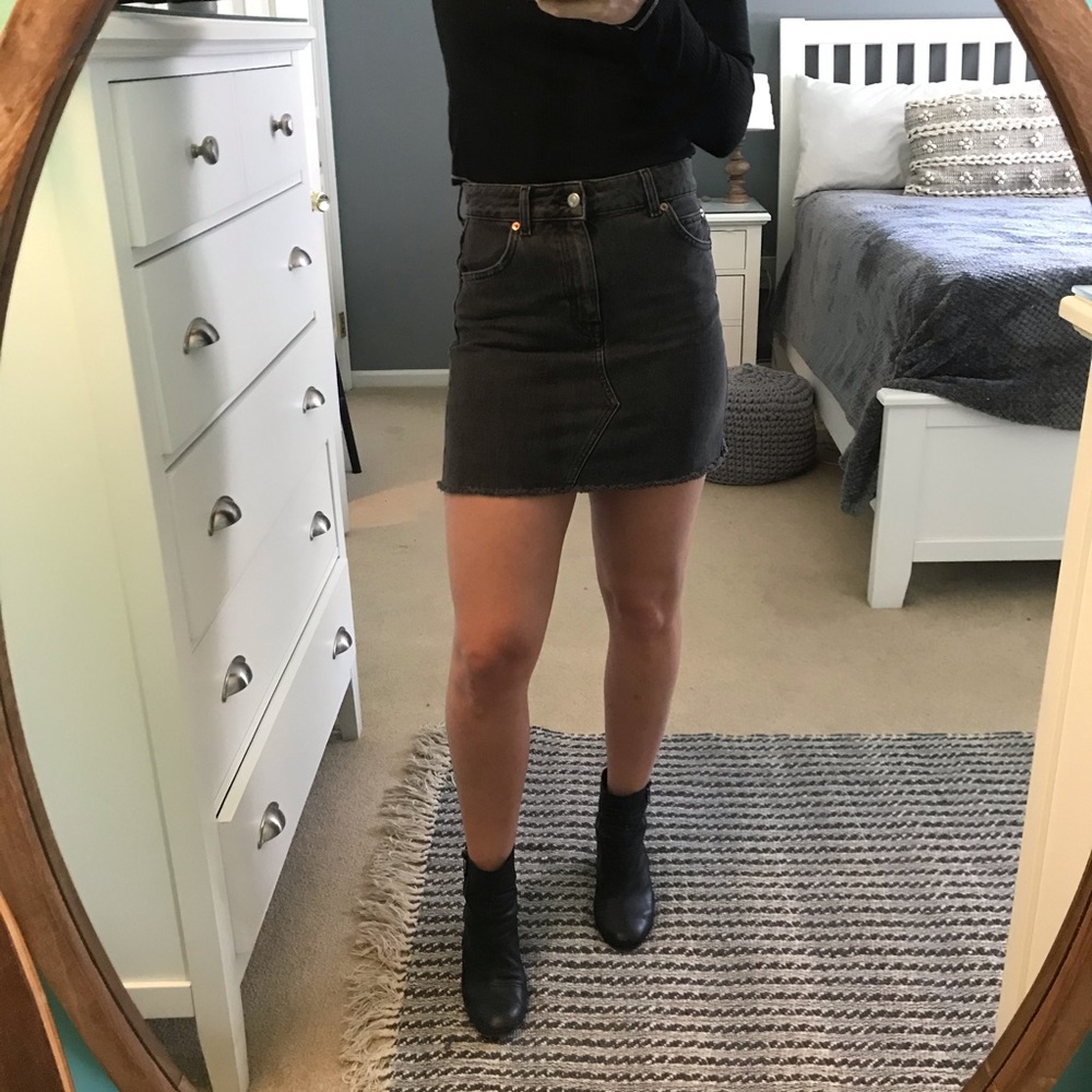 TOPSHOP - Denim Skirt - Picture 3 of 9